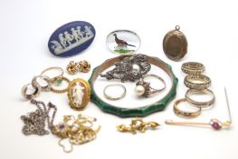 A quantity of mostly vintage and antique jewellery including 9ct rings, diamond set rings and
