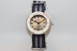 Rare Gentlemen's Stainless steel Doxa Searambler Sub 300T, circa 1960s, Silver dial, date window,