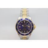 Gentlemen's Rolex Oyster Perpetual Date Submariner, Blue dial with luminous dot hour markers, date