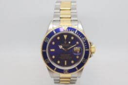 Gentlemen's Rolex Oyster Perpetual Date Submariner, Blue dial with luminous dot hour markers, date