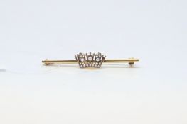 9ct yellow gold crown bar brooch, set with split pearls, measures 50mm