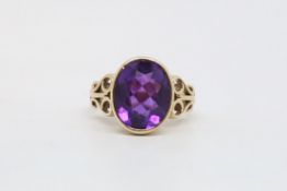 Single stone amethyst ring, with engraved shoulders in 9ct yellow gold