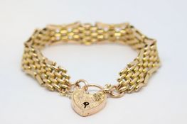 9ct gate bracelet with heart clasp, engine turned links, 18g