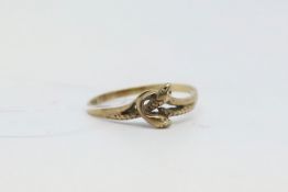 9ct yellow gold double snake ring, two entwined snakes with carved detail, hallmarked Birmingham