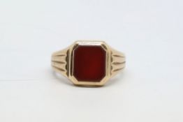 Carnelian topped signet ring, 9ct gold, ring size R