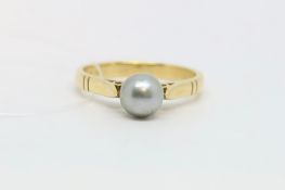 Single stone pearl ring, 6.8mm Tahitian pearl mounted in 18ct yellow gold