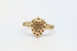 9ct yellow gold strawberry ring