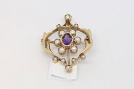 An amethyst and seed pearl pendant/brooch hallmarked for 9ct gold. 4.2g