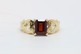 Single stone garnet ring, rectangular cut garnet, claw set with decorative shoulders, mounted in 9ct