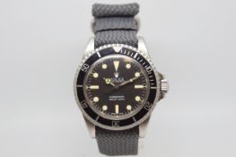 Gentlemen's Rolex ''Maxi Dial" Oyster Perpetual Submariner, circular black dial with cream maxi hour