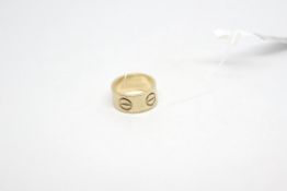 9ct yellow gold band ring, with screw detail, width approximately 8.1mm, weighing approximately 6.