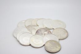 A quantity of 16x silver coins including 6x American Liberty one Dollar fine silver coins, 1922/22/
