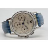 Gentleman's Universal Geneve Vintage Chronograph Wristwatch, circular white dial with 3 subsidiary