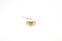 18ct yellow gold knot ring, weighing approximately 4.0g