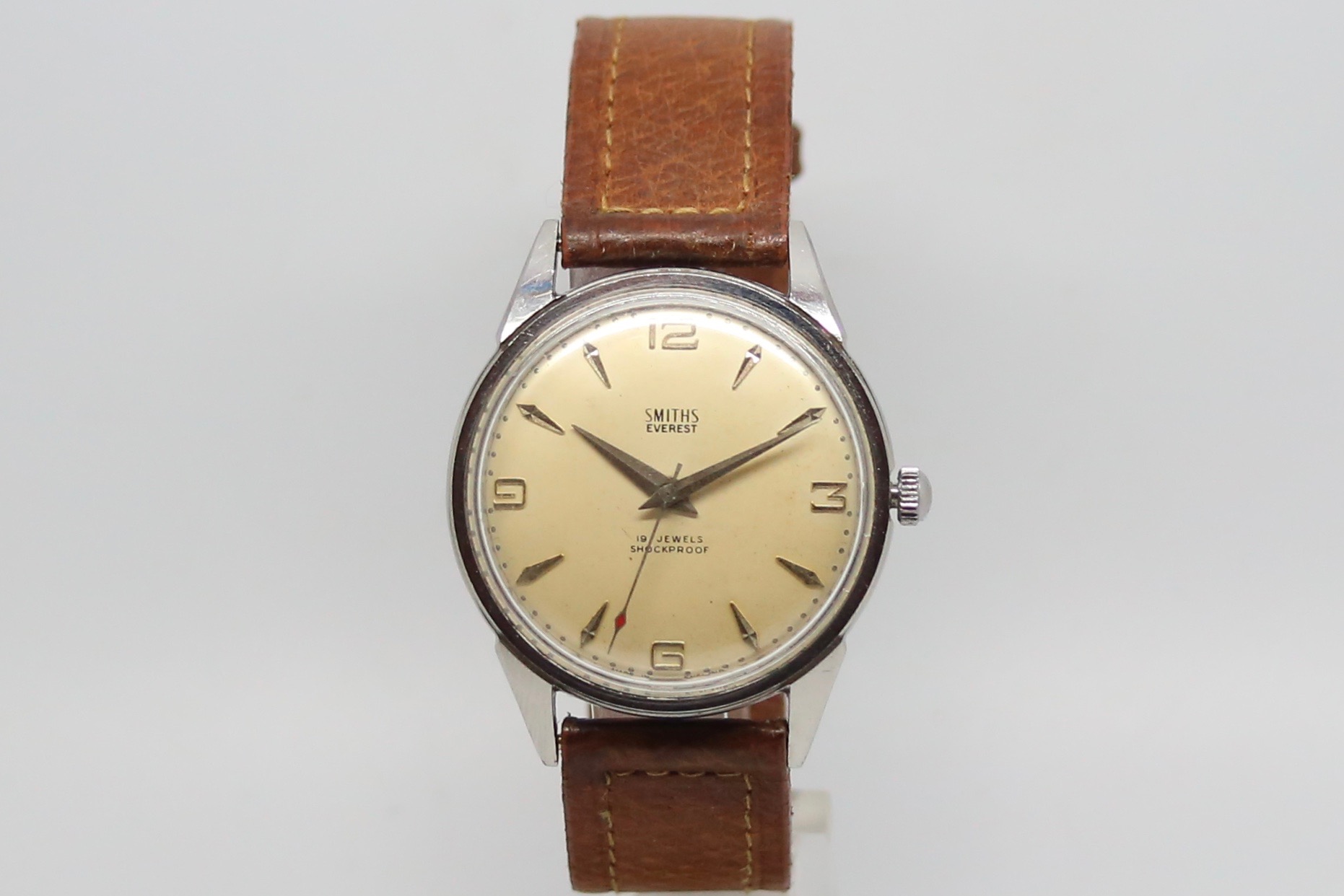 Gentlemen's Smiths Everest Oversize Vintage Wristwatch, circular dial with dagger hour markers, 35mm - Image 2 of 4