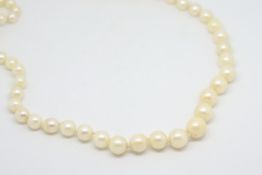 Single row graduated pearl necklace, graduated cultured pearls measuring 4.35 - 8.12mm, strung