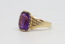Single stone ring, cushion cut amethyst, claw set, with textured shoulders, in 9ct yellow gold, ring