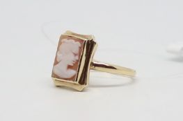 Single stone cameo ring, rectangular cameo, in a 9ct yellow gold setting, hallmarked London, ring
