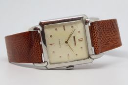 Gentlemen's Universal Geneve Ciocollatone Vintage Wristwatch, square linen dial with rose gold