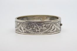 Silver clasp bangle, engraved floral detail to half the bangle, 55 x 45mm diameter