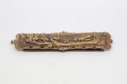 Georgian gilt buck, depicting a fox chasing a bird in a tree, 80x21mm, pin and hinged opening, in