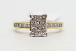 Diamond cluster ring, table of princess cut diamond, brilliant cut diamond shoulders, in 18ct yellow