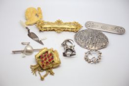 Selection of jewellery, including a silver goat figure, a silver winnie-the-pooh brooch, a silver