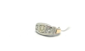 Old cut diamond heavy three stone ring, three old cut diamonds, estimated weight 0.15ct / 0.70ct /