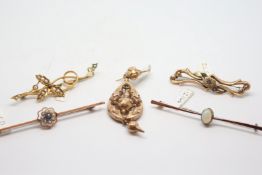 Selection of jewellery including a single 9ct gold drop earring, a single stone opal bar brooch, a