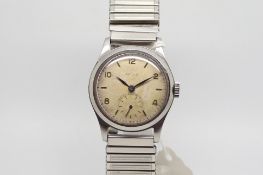 Gentlemen's Rolex Datejust 18ct Wristwatch, circular gold linen centre second dial with gold baton