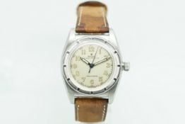 Rare Gentlemen's Rolex Bubbleback Ref. 3372 Vintage 1945 Wristwatch, circular beige silver dial with