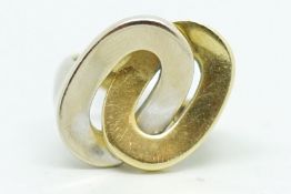 Italian gold ring, designed as two entwined ovals, in yellow metal stamped 18ct, Italy, ring size N