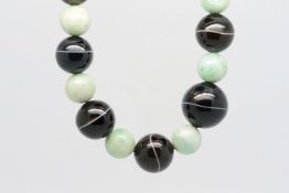 Banded agate and jade bead necklace, alternating banded agate and jade, the agate graduating in size