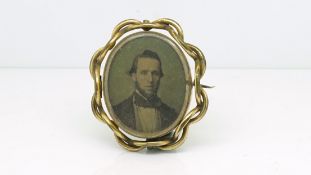 A Victorian double sided portrait brooch, wire border, gilt metal, 55x45mm