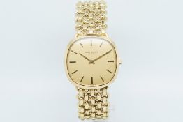 Rare Gentlemen's Patek Phillipe 18ct Gold Wristwatch, rounded square simple champagne dial with