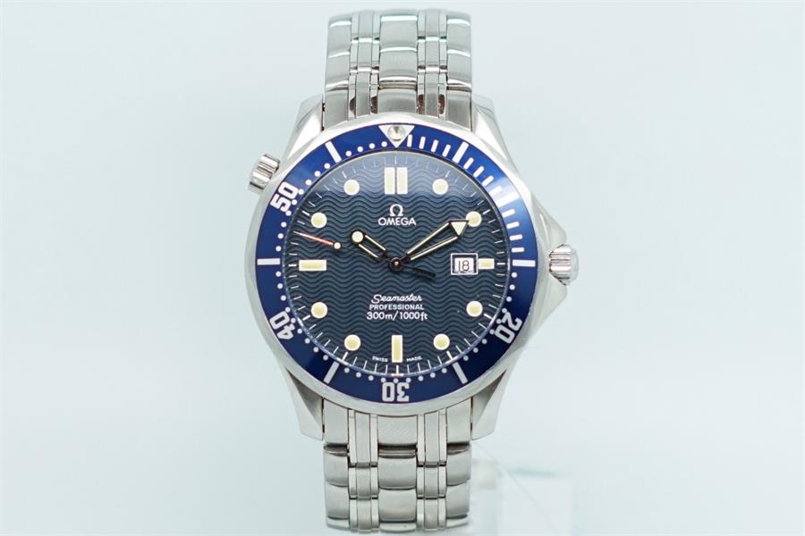 Gentlemen's Omega Seamaster Professional Divers Wristwatch, circular textured navy blue dial with - Image 3 of 3