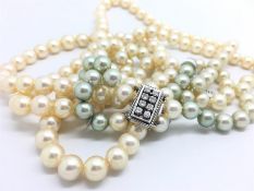 Three row pearl necklace, three graduated rows of cream pearls measuring 6.8-9.8mm, on a diamond set