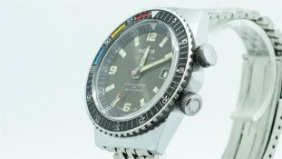 Gentlemen's Rare Sicura Yachting Vintage Wristwatch, circular black dial with luminous hour