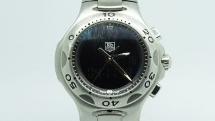 Gentlemen's Tag Heuer, analogue and digital dial, rotating outer bezel, stainless steel case and