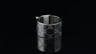 Gucci 18ct white gold band ring, signed Gucci, ring size W