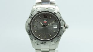 Gentlemen's Tag Heuer Aquaracer, silvered dial, date aperture, rotating outer bezel, stainless