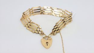 9ct yellow gold gate bracelet, heart padlock clasp, hallmarked London 1985, gross weight