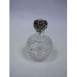 An Edwardian Silver-Mounted Clear Cut-Glass Scent Bottle, Indecipherable Makers Mark, London, 1901