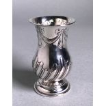 A Victorian Silver Vase, Goldsmiths & Silversmiths Co, London, 1899,