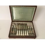 Box set of Victorian mother of pearl handle fish knives and fork's