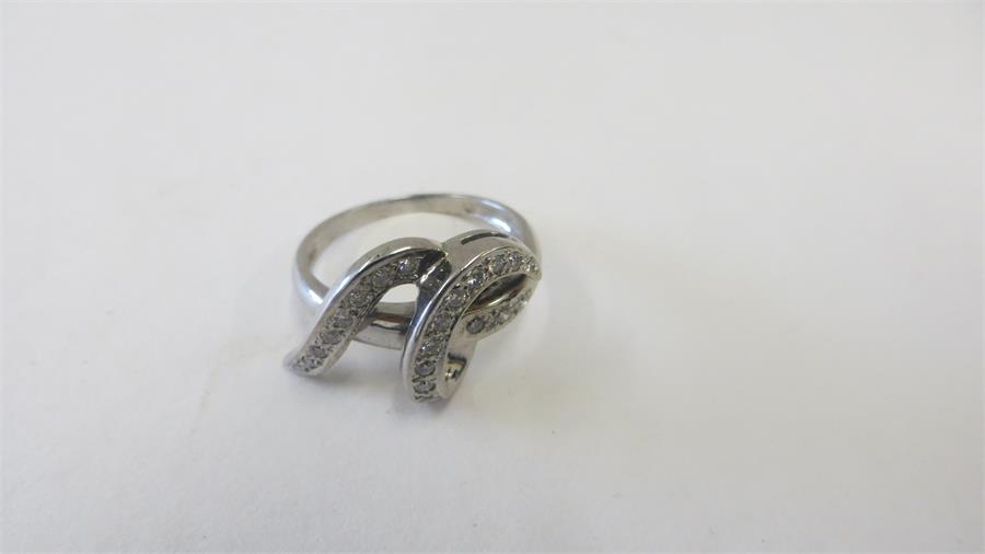 White gold diamond ring weight 5.3 grams - Image 2 of 3