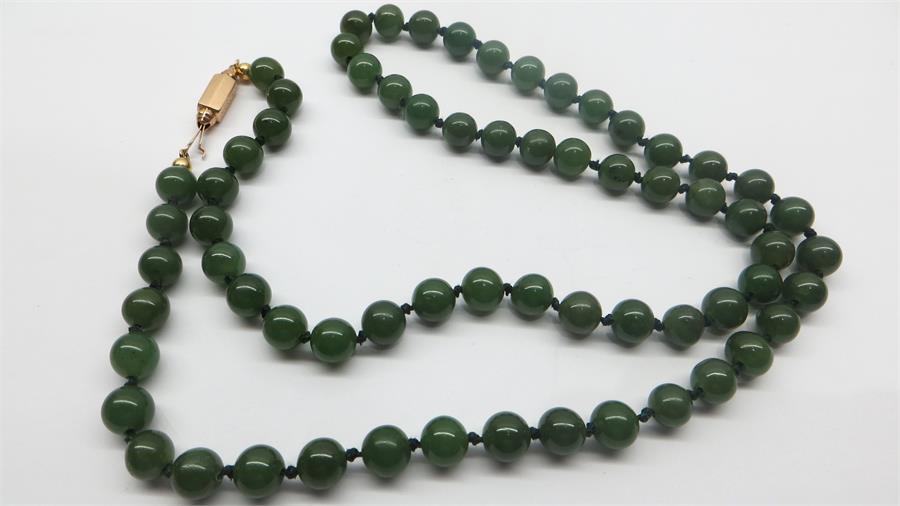 14ct Gold Mounted Green Jade Bead Necklace - Image 2 of 3