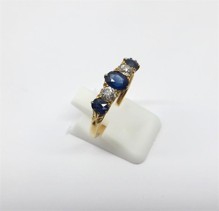 18ct Diamond & Sapphire Ring - Image 2 of 3