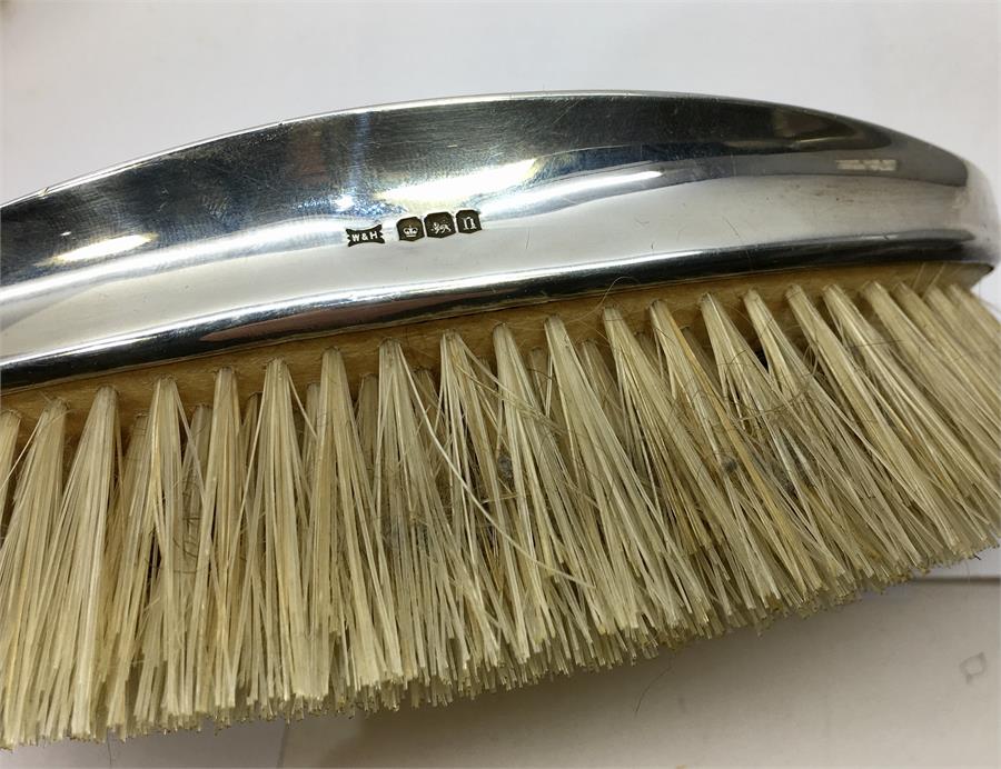 Pair of Large Walker & Hall Clothes Brushes Each Measure approx 14cm by 7.3cm full Sheffeild Silver - Image 2 of 2