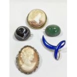 selection of 5 vintage Brooches includes banded Agate 2 cameo and Norway silver & enamel brooch